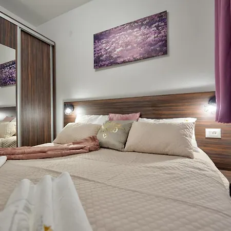 Avala 26, Kompleks Titova *