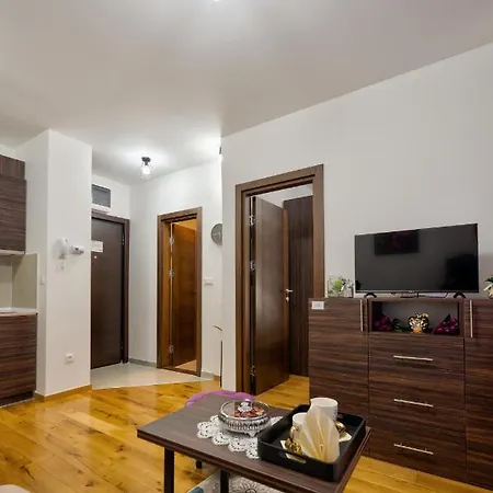 Avala 26, Kompleks Titova *