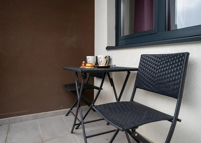 Avala 26, Kompleks Titova Apartman *