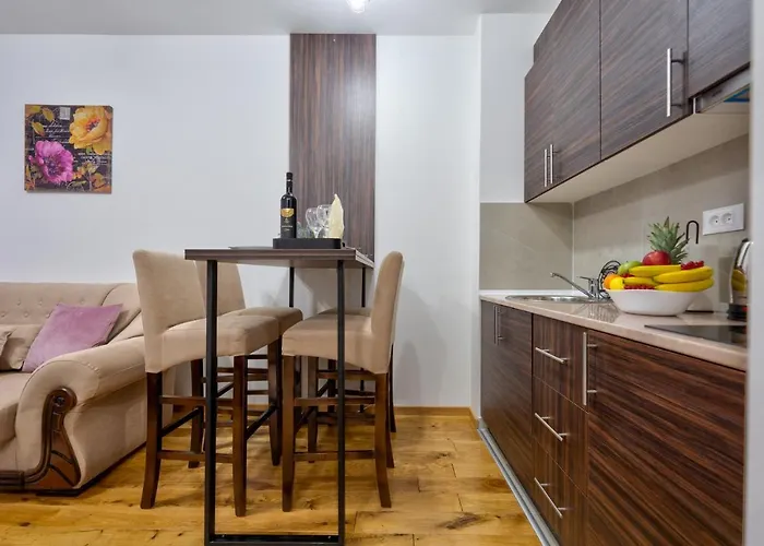 Avala 26, Kompleks Titova Apartman *