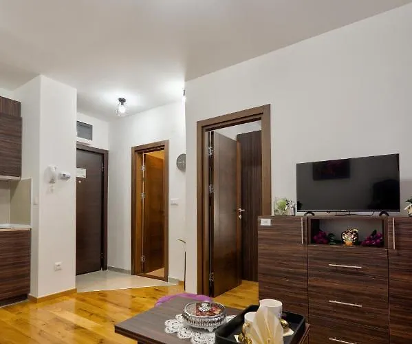 Avala 26, Kompleks Titova *