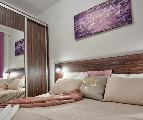 Avala 26, Kompleks Titova 아파트 즐라티보