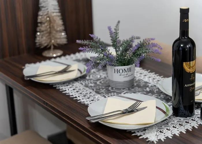 Avala 26, Kompleks Titova Apartman