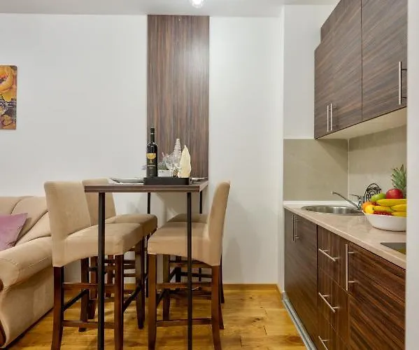 Avala 26, Kompleks Titova Apartman *