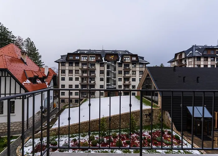 Avala 26, Kompleks Titova *