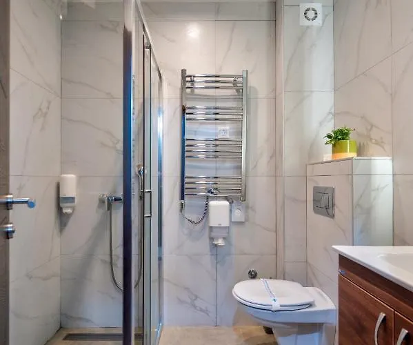 Avala 26, Kompleks Titova Apartman *