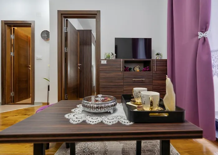 Avala 26, Kompleks Titova 아파트