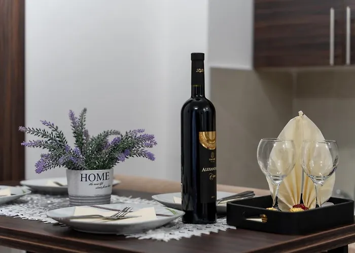 Avala 26, Kompleks Titova Apartman